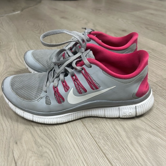 Nike Women’s Free 5.0 Wolf Grey/Pink Running Shoes - Picture 1 of 5